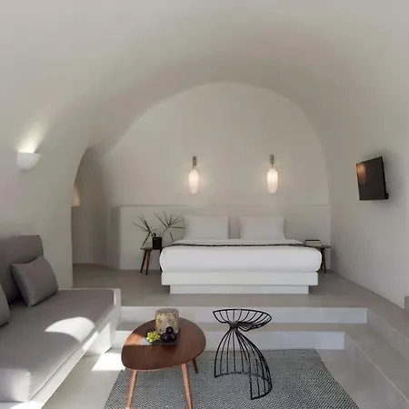 Luxury Santorini Elysian Tria Private Plunge Pool Sea Village View 1 Bedroom Oia Villa